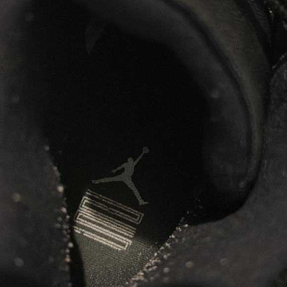 I’m selling Jordan’ 11 jubilees good condition - Picture 10 of 11